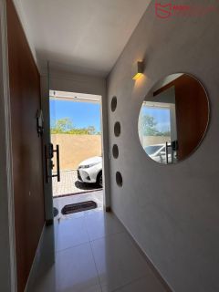 Casa duplex no Miragem com excelente aproveitamento de espaço.