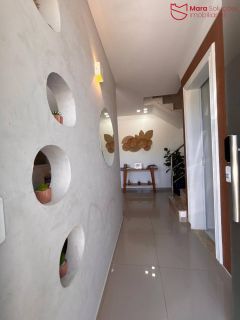 Casa duplex no Miragem com excelente aproveitamento de espaço.