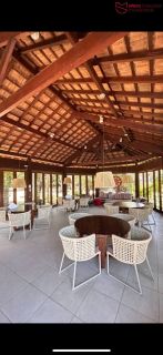 Apartamento Térreo em Praia do Forte | Ideal para Morar ou Investir em Aluguel por Temporada | Infraestrutura Completa de Resort.