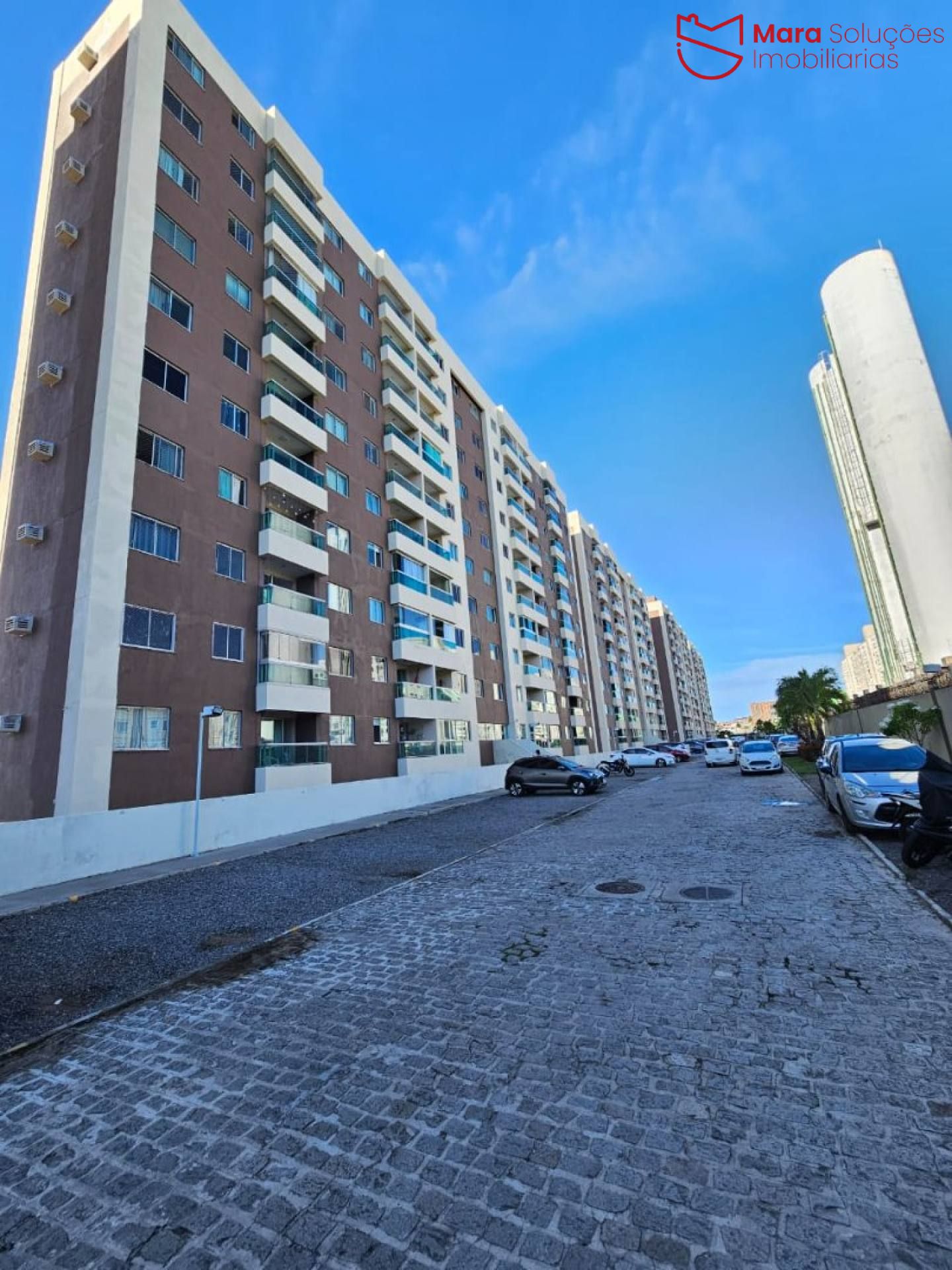 Apartamento 2/4 com suíte todo projetado no cond. Torres do Atlantico.