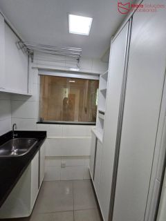 Apartamento 2/4 com suíte todo projetado no cond. Torres do Atlantico.