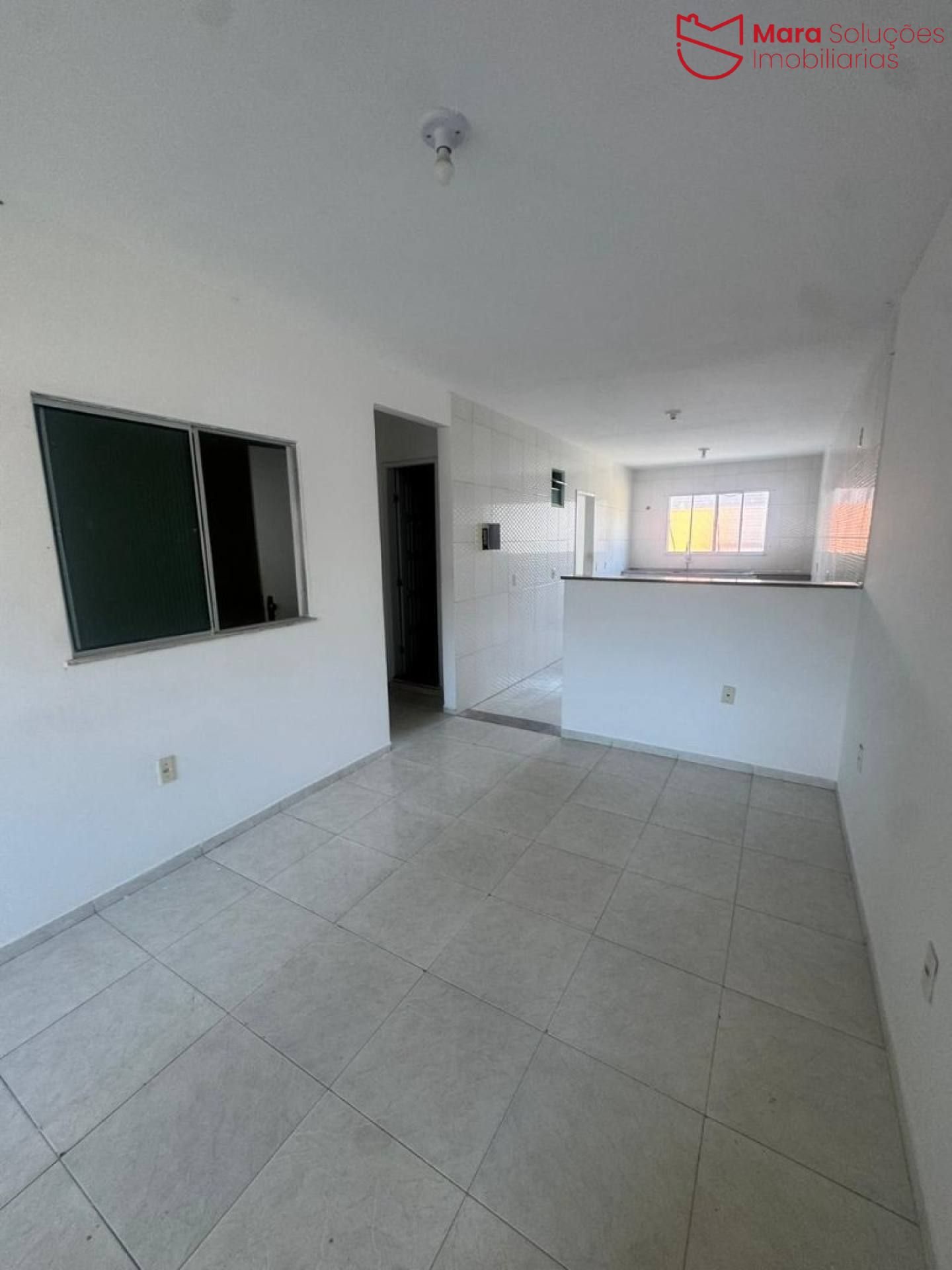 casa no primeiro 1º andar com 3/4 no centro de Lauro de Freitas - R$2.400,00.