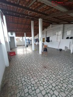 casa no primeiro 1º andar com 3/4 no centro de Lauro de Freitas - R$2.000,00.