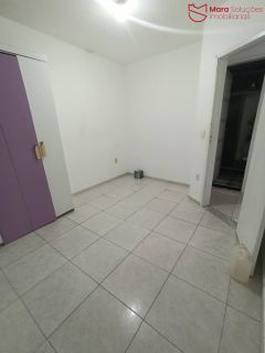 casa no primeiro 1º andar com 3/4 no centro de Lauro de Freitas - R$2.000,00.