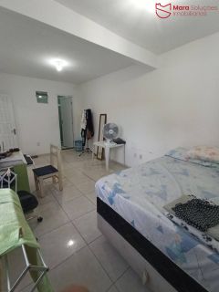 casa no primeiro 1º andar com 3/4 no centro de Lauro de Freitas - R$2.000,00.