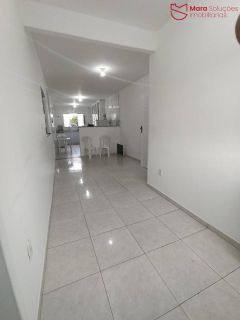 casa no primeiro 1º andar com 3/4 no centro de Lauro de Freitas - R$2.000,00.