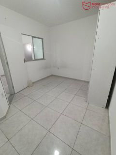 casa no primeiro 1º andar com 3/4 no centro de Lauro de Freitas - R$2.000,00.