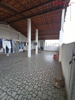 casa no primeiro 1º andar com 3/4 no centro de Lauro de Freitas - R$2.000,00.