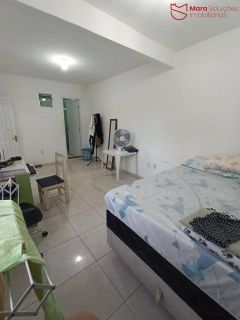 casa no primeiro 1º andar com 3/4 no centro de Lauro de Freitas - R$2.000,00.