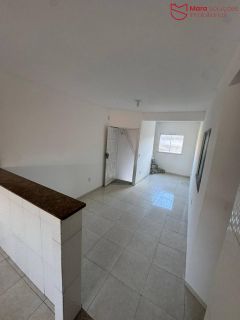 casa no primeiro 1º andar com 3/4 no centro de Lauro de Freitas - R$2.400,00.