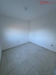 casa no primeiro 1º andar com 3/4 no centro de Lauro de Freitas - R$2.400,00.
