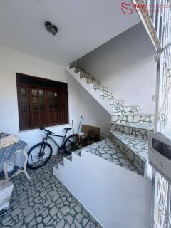 casa no primeiro 1º andar com 3/4 no centro de Lauro de Freitas - R$2.400,00.