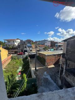 casa no primeiro 1º andar com 3/4 no centro de Lauro de Freitas - R$2.400,00.