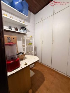 Casa térrea à venda em Vilas do Atlântico, situada em um amplo terreno de 550 m², oferecendo conforto, espaço e excelente localização.