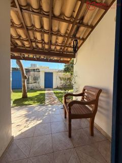 Casa térrea à venda em Vilas do Atlântico, situada em um amplo terreno de 550 m², oferecendo conforto, espaço e excelente localização.