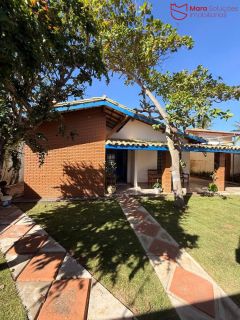 Casa térrea à venda em Vilas do Atlântico, situada em um amplo terreno de 550 m², oferecendo conforto, espaço e excelente localização.