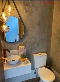 Vendo Casa com 4/4, sendo uma suite com closet e sacada em Abrantes.