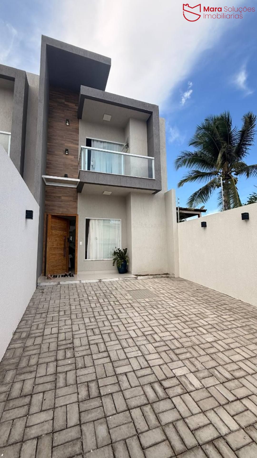 Casa individual para locação em Ipitanga – Rua pública.