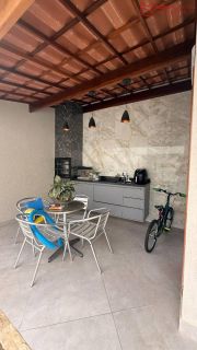 Casa individual para locação em Ipitanga – Rua pública.