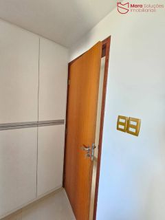Apartamento mobiliado 2/4 com suíte, varanda ampla e excelente localização em Lauro de Freitas.