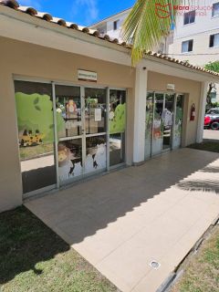 Apartamento mobiliado 2/4 com suíte, varanda ampla e excelente localização em Lauro de Freitas.