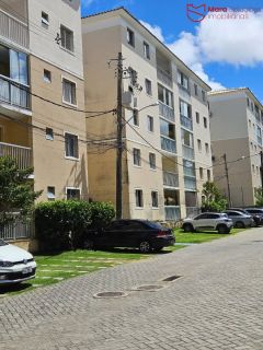 Apartamento mobiliado 2/4 com suíte, varanda ampla e excelente localização em Lauro de Freitas.