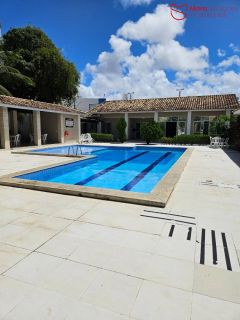 Apartamento mobiliado 2/4 com suíte, varanda ampla e excelente localização em Lauro de Freitas.