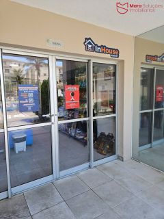 Apartamento mobiliado 2/4 com suíte, varanda ampla e excelente localização em Lauro de Freitas.