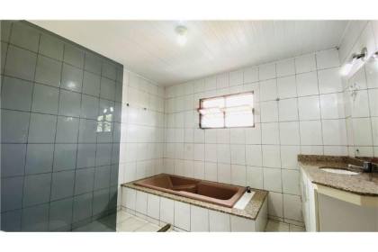 Casa de rua próximo ao parque shopping!