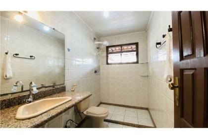 Casa de rua próximo ao parque shopping!