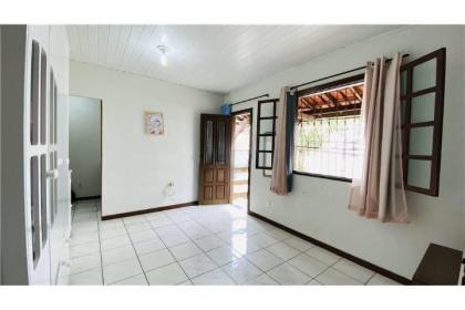 Casa de rua próximo ao parque shopping!