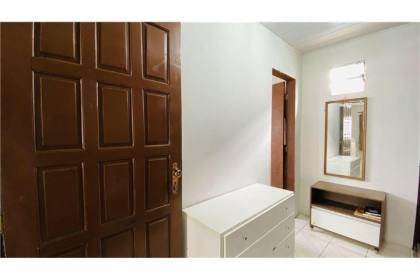 Casa de rua próximo ao parque shopping!