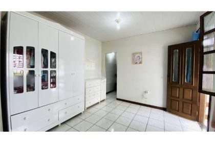 Casa de rua próximo ao parque shopping!