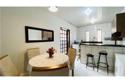 Casa de rua próximo ao parque shopping!