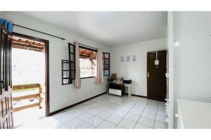 Casa de rua próximo ao parque shopping!