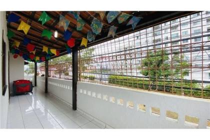 Casa de rua próximo ao parque shopping!