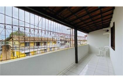 Casa de rua próximo ao parque shopping!