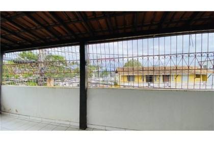 Casa de rua próximo ao parque shopping!