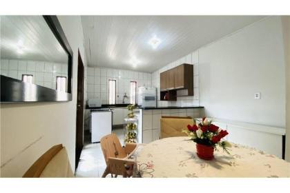 Casa de rua próximo ao parque shopping!