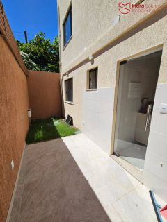 Apartamento térreo 2/4 mobiliado com garden, nascente e infraestrutura completa em Vilas do Atlântico.