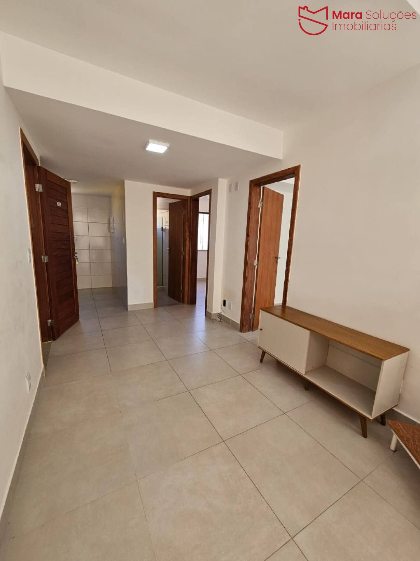 Apartamento 2/4 com cobertura, suíte e excelente localização em Vilas do Atlântico.