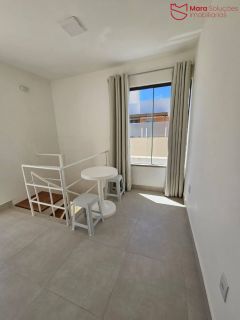 Apartamento 2/4 com cobertura, suíte e excelente localização em Vilas do Atlântico.
