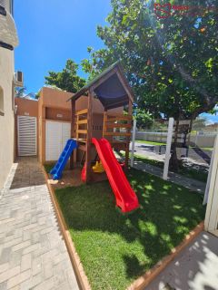 Apartamento 2/4 com cobertura, suíte e excelente localização em Vilas do Atlântico.