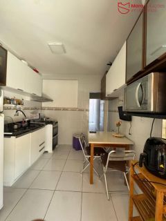 Casa aconchegante 3/4 em condomínio fechado.