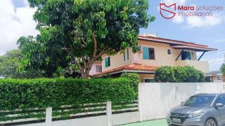 Casa em condomínio, totalmente  planejada , 3/4 em Buraquinho a 2km da praia.