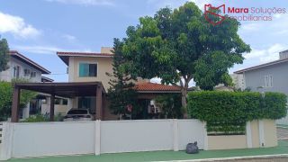 Casa em condomínio, totalmente  planejada , 3/4 em Buraquinho a 2km da praia.