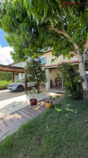 Casa em condomínio, totalmente  planejada , 3/4 em Buraquinho a 2km da praia.