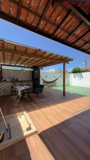 Casa em condomínio, totalmente  planejada , 3/4 em Buraquinho a 2km da praia.