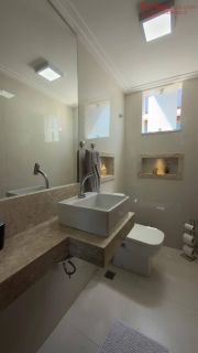 Casa em condomínio, totalmente  planejada , 3/4 em Buraquinho a 2km da praia.