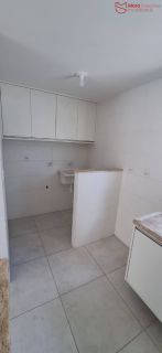 Apartamento 2/4 com suíte e varanda dentro do Foz de Joanes.